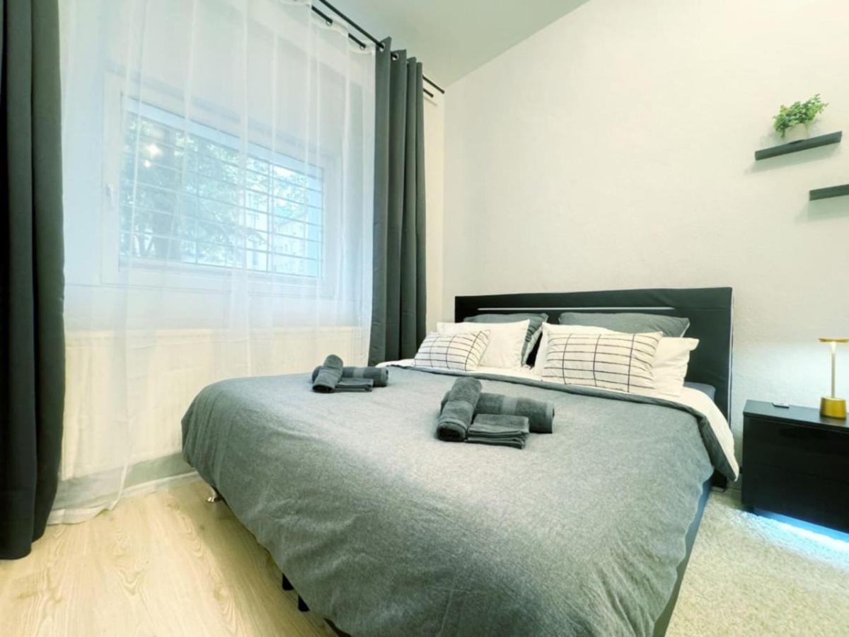 I Spacious Private In Heart Of *