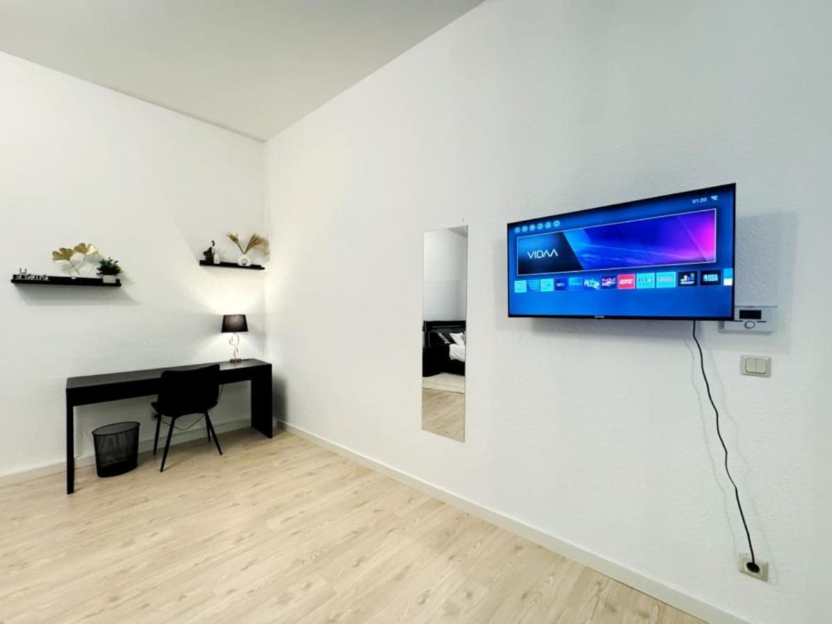 I Spacious Private In Heart Of Appartement Berlijn