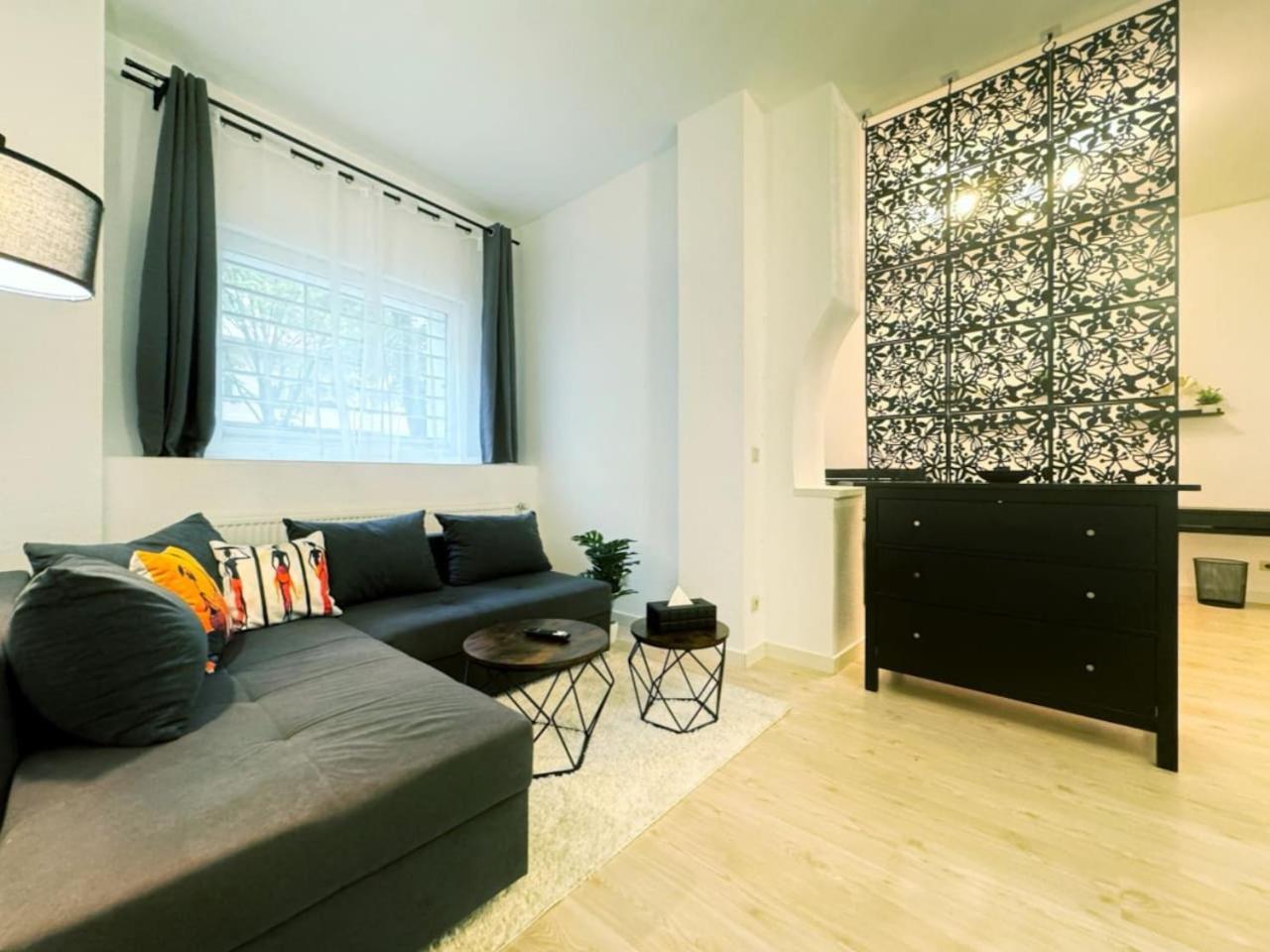 I Spacious Private In Heart Of *